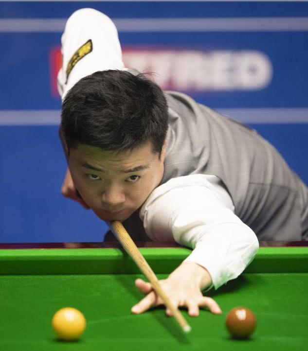 亮如镜的冰 亮如镜的冰