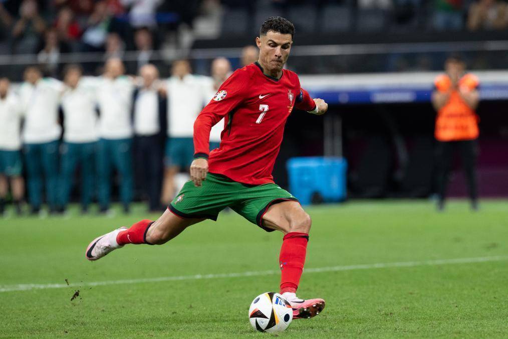 更加胶着 更加胶着